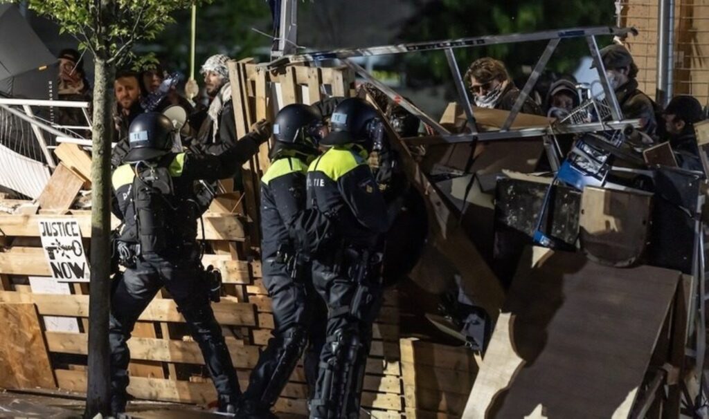 Amsterdam Üniversitesi’nde İsrail protestosu: 125 gözaltı