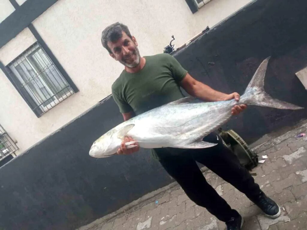 Baba ve Oğulun Balık Macerası: 30 Kilogramlık Balık 13 Bin TL’ye Mal Oldu