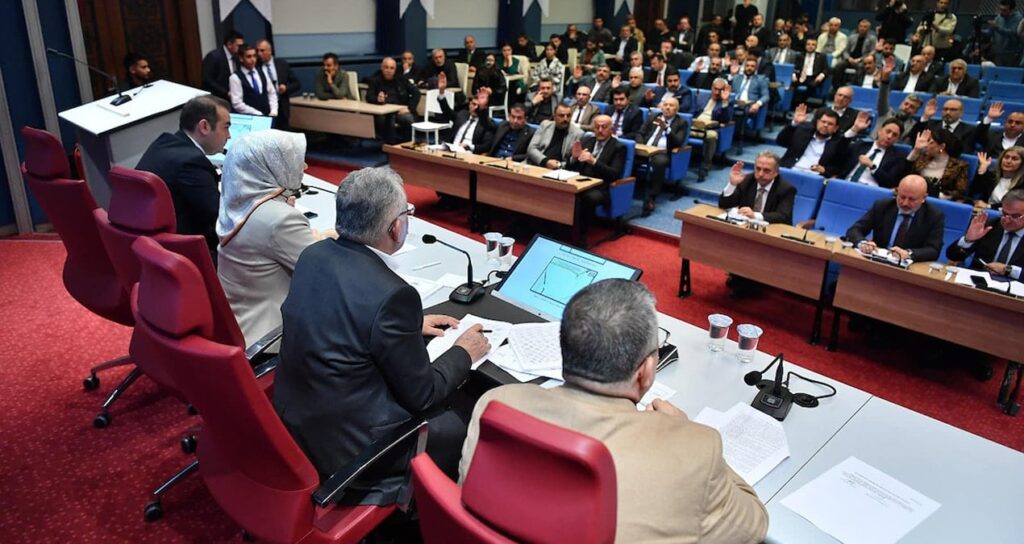 Belediyeler arasında çifte standart! AKP’li belediye borcuna karşılık 7 cami 4 okul arsası devredecek