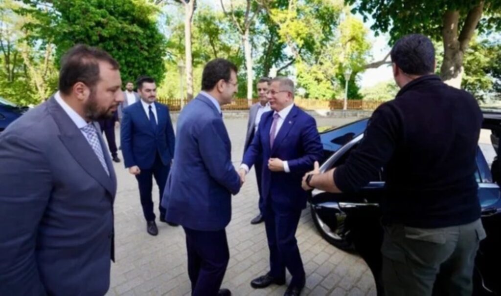 Gelecek Partisi lideri Ahmet Davutoğlu, İBB Başkanı Ekrem İmamoğlu’nu ziyaret etti
