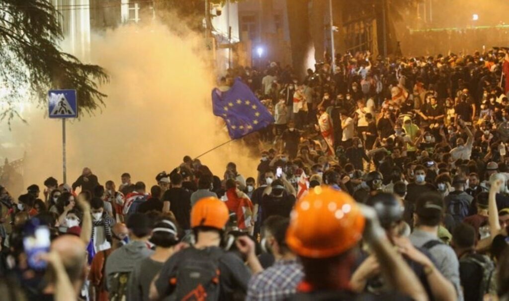 Gürcistan’da protesto başlatmıştı: Yasa tasarısı ikinci onayını aldı