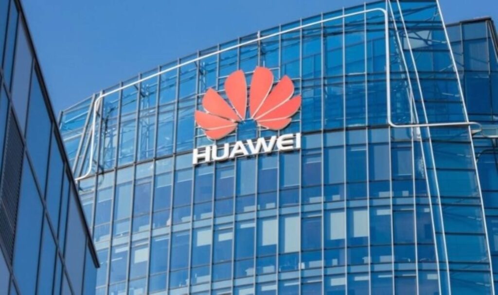 Huawei ürünlerini 30 bin kişilik ekiple geliştiriyor