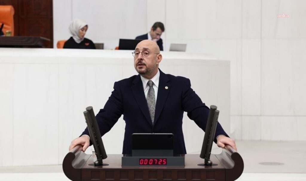 İYİ Partili Uğur Poyraz, soru önergesini tekrar hatırlatıp Bakan Yerlikaya’ya seslendi: Sizin de görevden affınızı istemeniz yerinde olacak