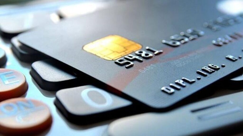 Kredi kartı kullananları ilgilendiriyor: Bankalar artırdı, işte bu ücreti ödememenin formülü