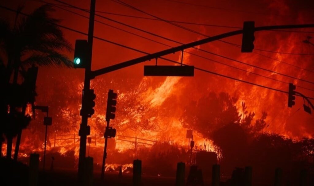 Los Angeles’ta yeni yangın: Rüzgarlar nedeniyle hızla yayıldı