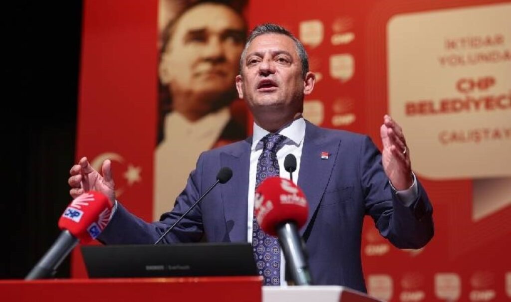 Özel, belediye başkanları çalıştayının son gününde yurttaşların çözüm beklediğini söyledi: ‘Kibir’ uyarısı yaptı