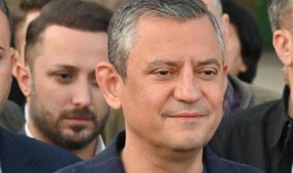 Özgür Özel’e adaşından sürpriz