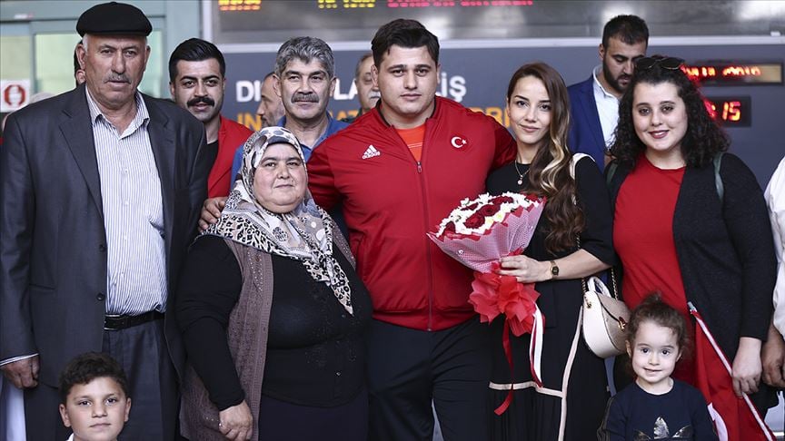 Rıza Kayaalp  seçimini yaptı: Sevinçten havalarda