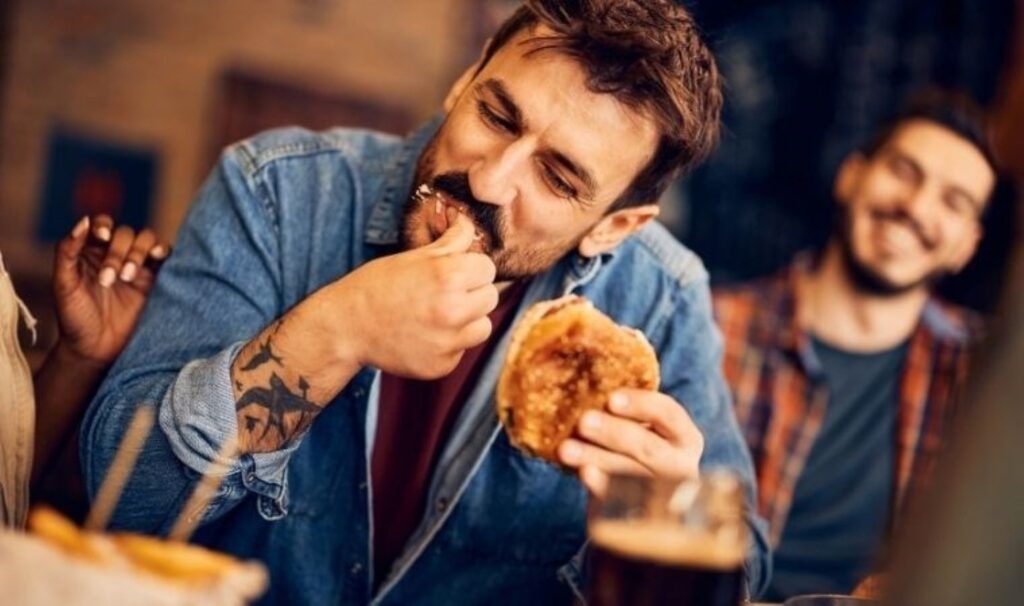 Sadece zevk için yemek yemek: Hedonik açlık nedir?