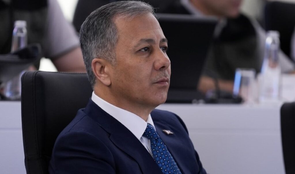 Saray’daki ‘Ayhan Bora Kaplan’ zirvesine çağrılmamıştı… Bakan Ali Yerlikaya sessizliğini bozdu: ‘FETÖVARİ gizli tanık taktikleri…’