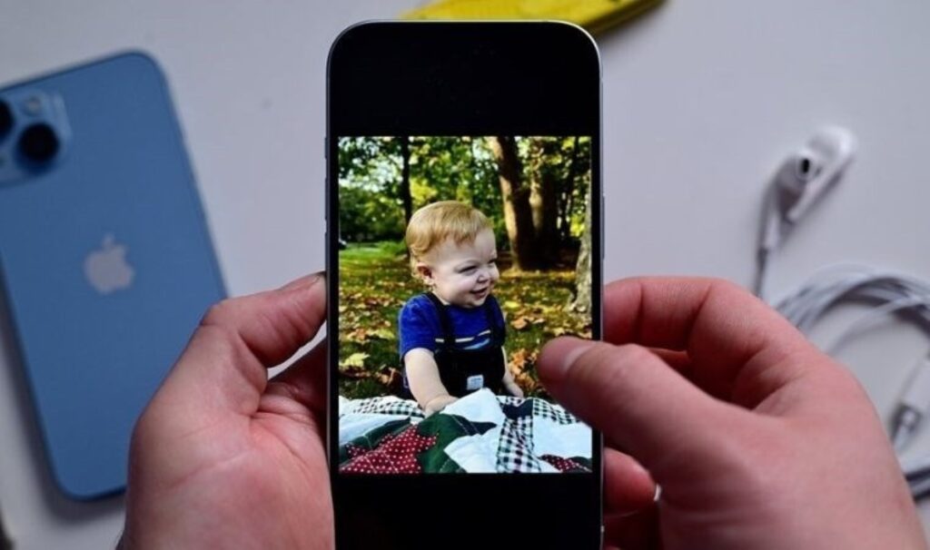 Sildiğinizi sanarken… iPhone’daki hata eski fotoğraflar geri geliyor!
