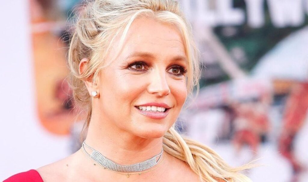 Sinir krizi geçiren Britney Spears, otelden battaniyeye sarılı halde çıkarıldı!