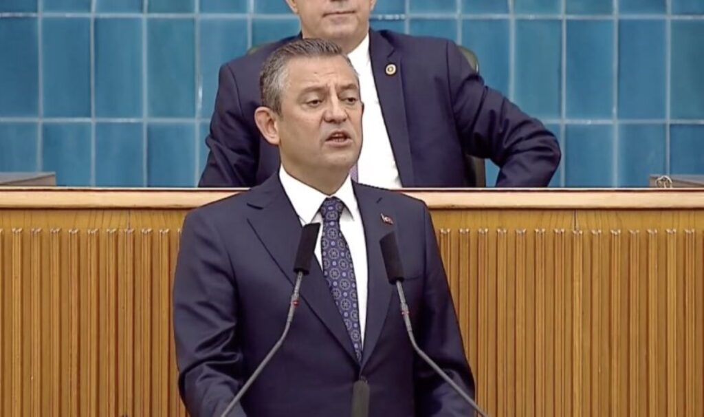 Son Dakika… Özgür Özel kürsüden tarih verdi, çağrı yaptı: CHP’den miting kararı!