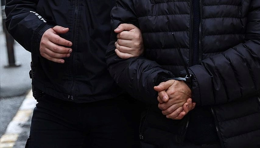 Suç makinası evinin penceresinden kurşun yağdırdı