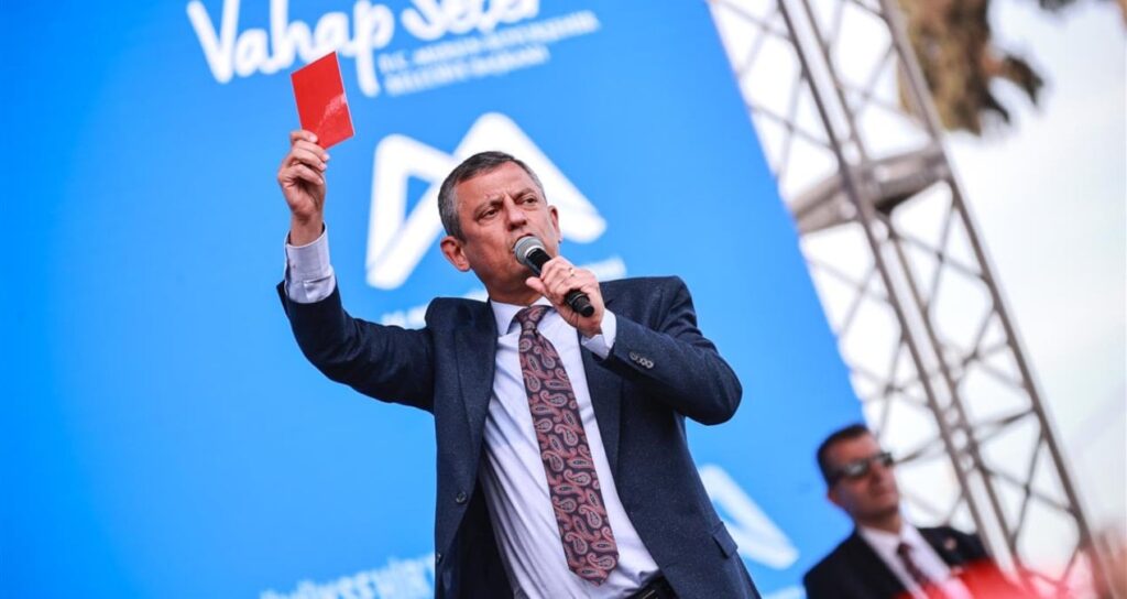 Tatlıses sormuş, Erdoğan ‘Varım’ demişti: Özel’den ilk yorum geldi