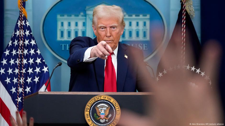 Trump uçak kazasından Demokratları sorumlu tuttu