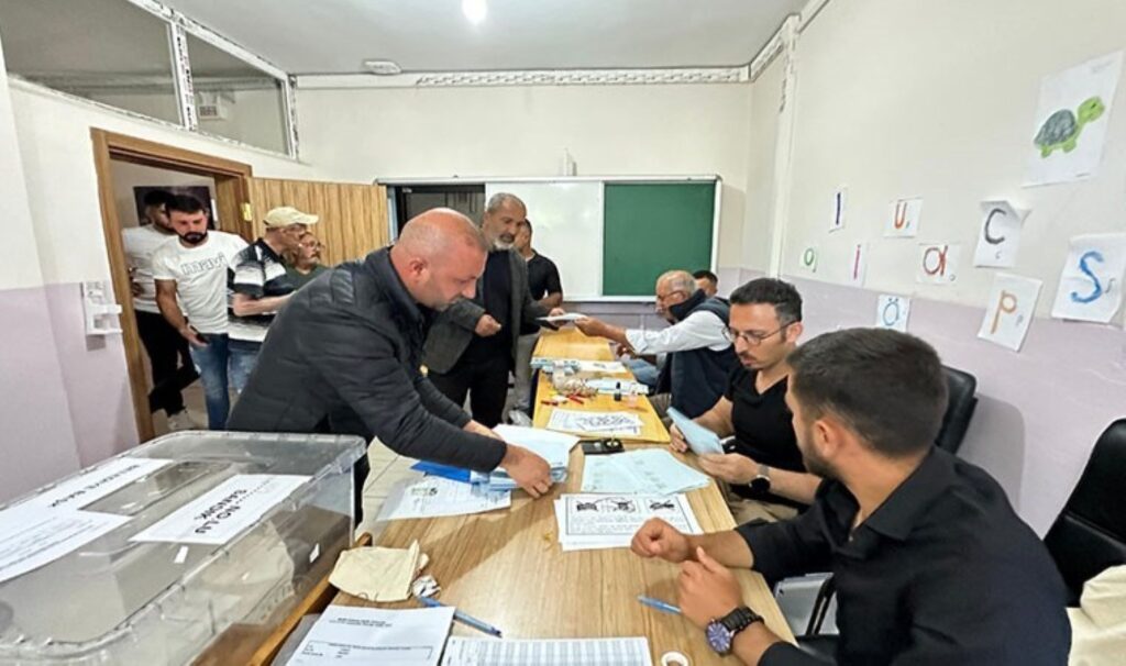 31 Mart’ta CHP kazanmıştı… Tekrarlanan seçimde kazanan AKP oldu