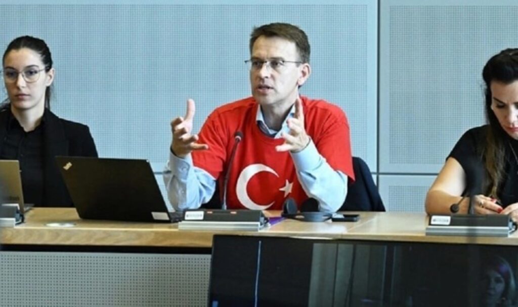 AB Komisyonu’ndan vize açıklaması: ‘Türk gazetecilerle bir araya geldi…’