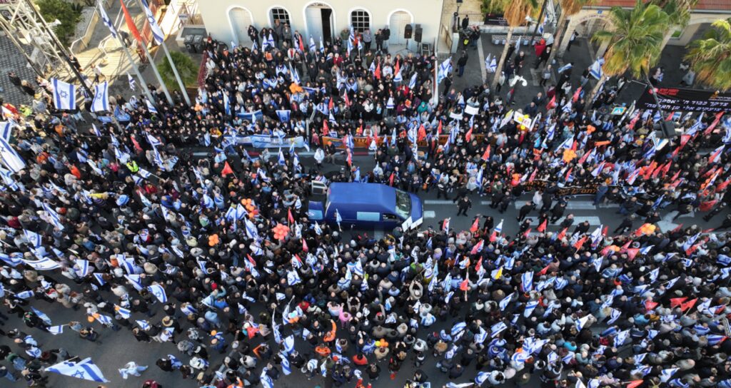 Birinci aşama bitti: İsrail mahkumları serbest bıraktı, rehinelerin cenazelerini teslim aldı