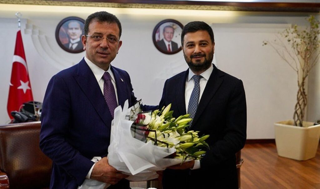 Ekrem İmamoğlu’ndan AKP’li başkana tebrik ziyareti: ‘Bütün arkadaşlarınızla başarılı 5 yıl yaşayın’