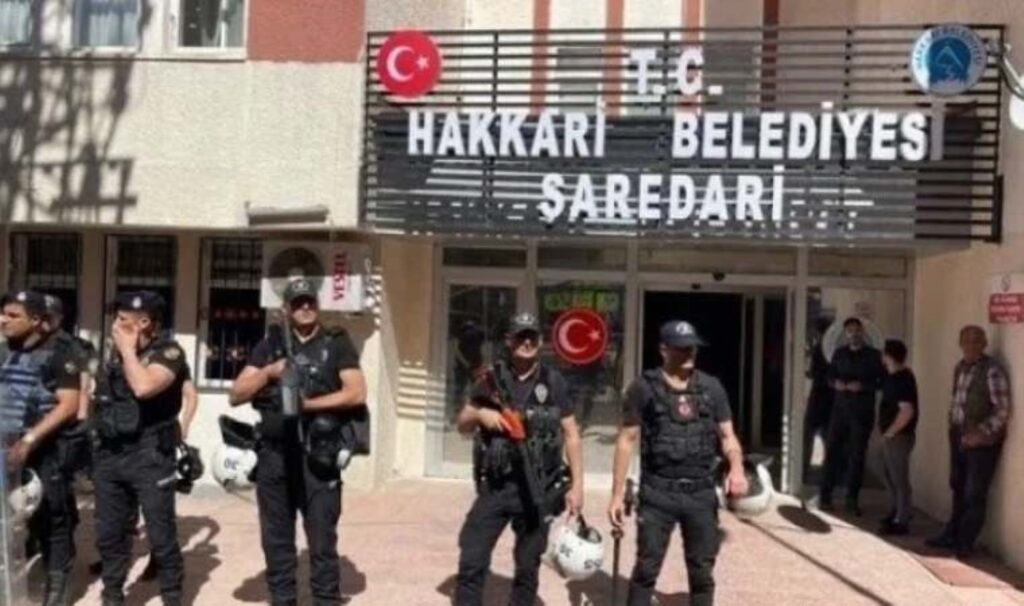Hakkari Belediyesi’ne kayyum atanmasına siyasi partilerden tepki yağdı: ‘Bu hukuksuzluktur, siyasi hamledir’