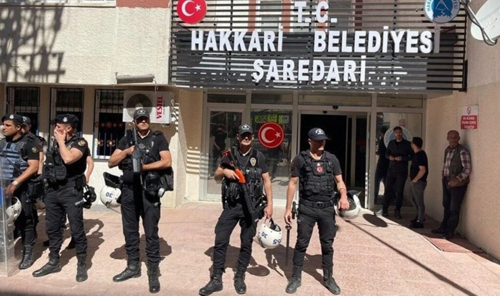 Hakkari’de kayyuma ‘gerekçe’ olan davanın savcısı, ‘FETÖ firarileri’ listesinden çıktı