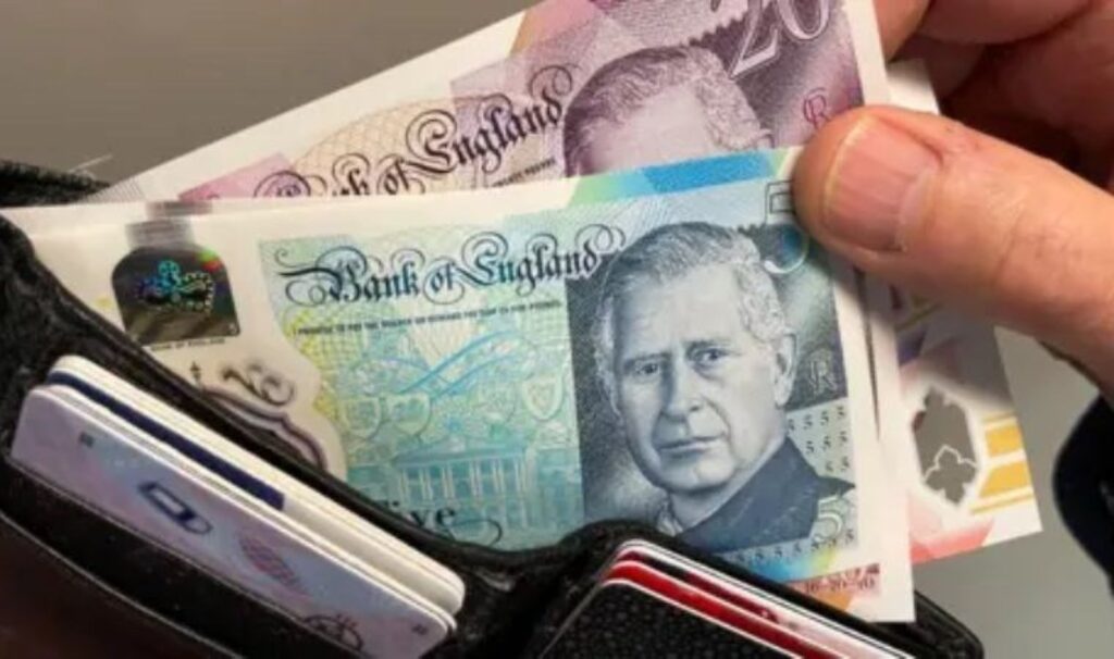 İngiltere’de Kral Charles’ın portresinin bulunduğu banknotlar dolaşıma girdi