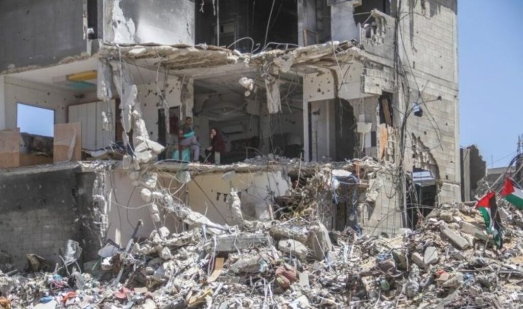 İsrail savaş uçakları bu gece Gazze Şeridi’nde bir mülteci kampını bombaladı