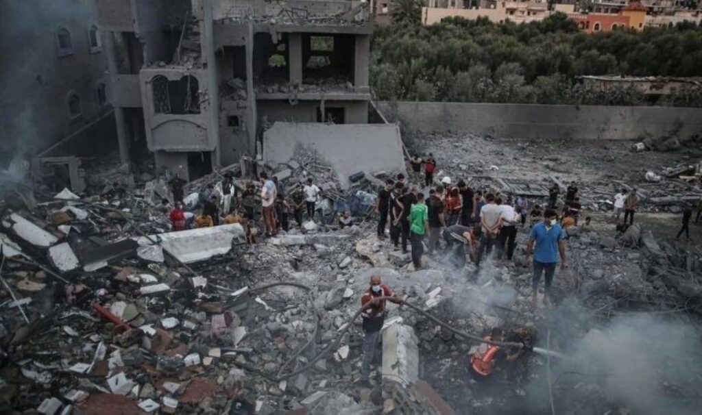 İsrail’in Nusayrat Mülteci Kampı’nda UNRWA okuluna düzenlediği saldırıda en az 39 kişi öldü