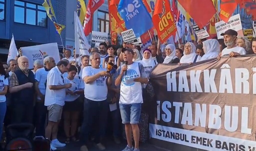 İstanbul’da ‘kayyum’ protestosu: ‘Darbelere karşı yan yana olma zamanıdır’
