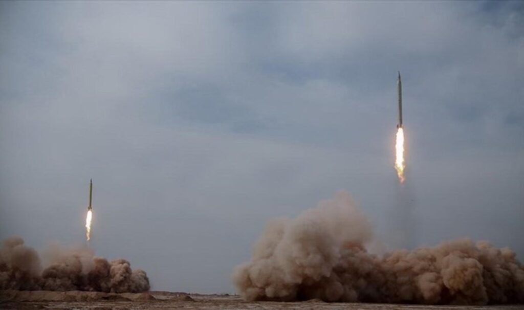 Japon Denizi’ne peş peşe balistik füze fırlatıldı