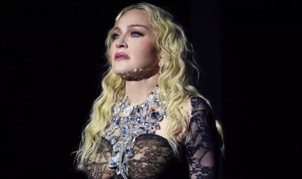 Madonna’ya ‘cinsel içerikli konser’ davası