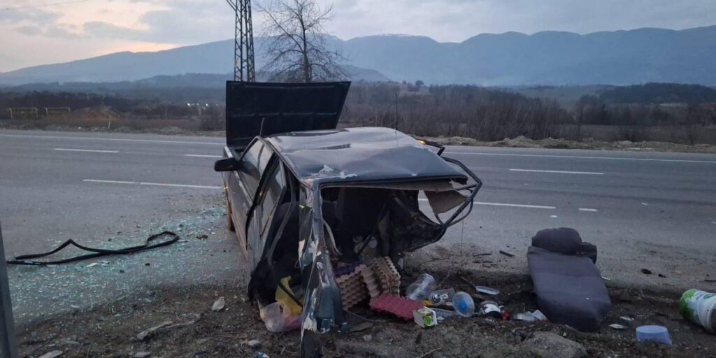Mucize kurtuluş: İkiye bölünen otomobilden yara almadan çıktı