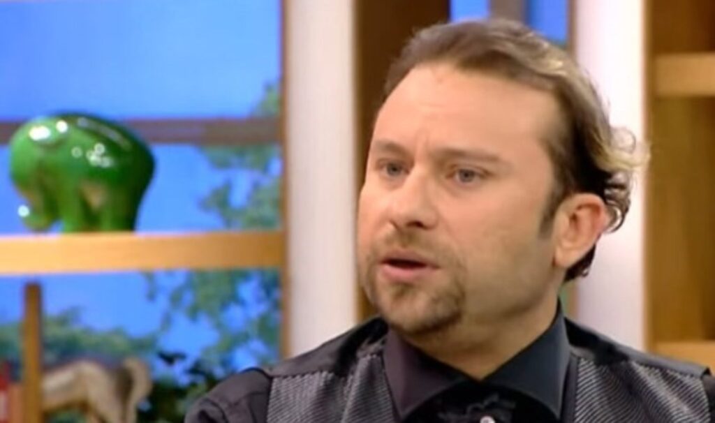 Onur Akay saldırıya uğradığını açıkladı: ”Kadir Doğulu için, tarikat için’ diyerek vurdu’