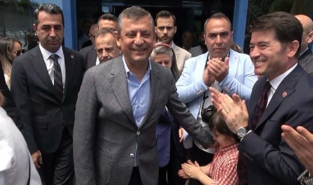 Özgür Özel, Erdoğan’ın memleketinden seslendi: ‘Her görüşten hemşerisinin sesini duyurmaya geldim’