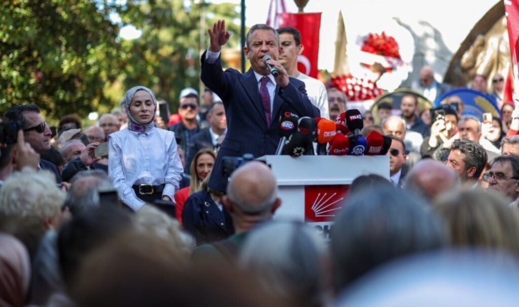 Özgür Özel’den gençlere çağrı: ‘Atatürk, Cumhuriyet’i gençlere emanet etti’