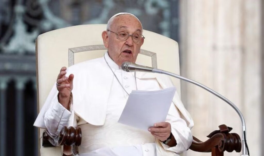 Papa’ya, ‘LGBT bireylerine hakaret’ suçlaması: ‘Frociaggine’ ne anlama geliyor?