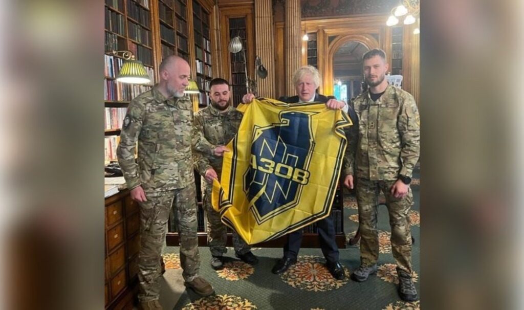 Rusya-İngiltere arasında ‘Azov Taburu’ krizi: Eski Başbakan fotoğraf çektirdi