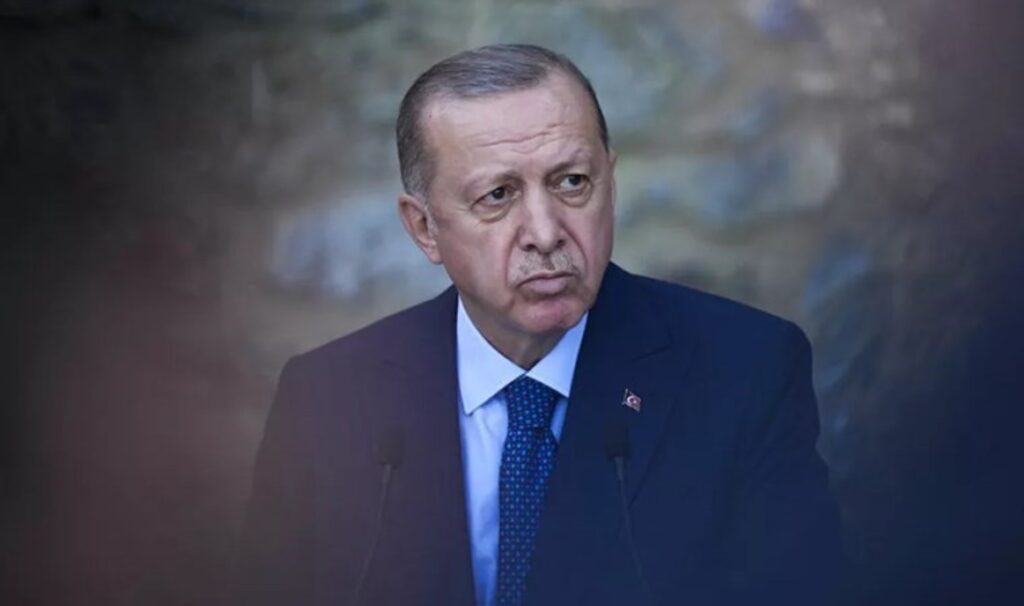 Şamil Tayyar, AKP’de moralleri alt üst eden anket sonuçlarını paylaştı: ‘Tehlikeli, ciddi tehdit!’