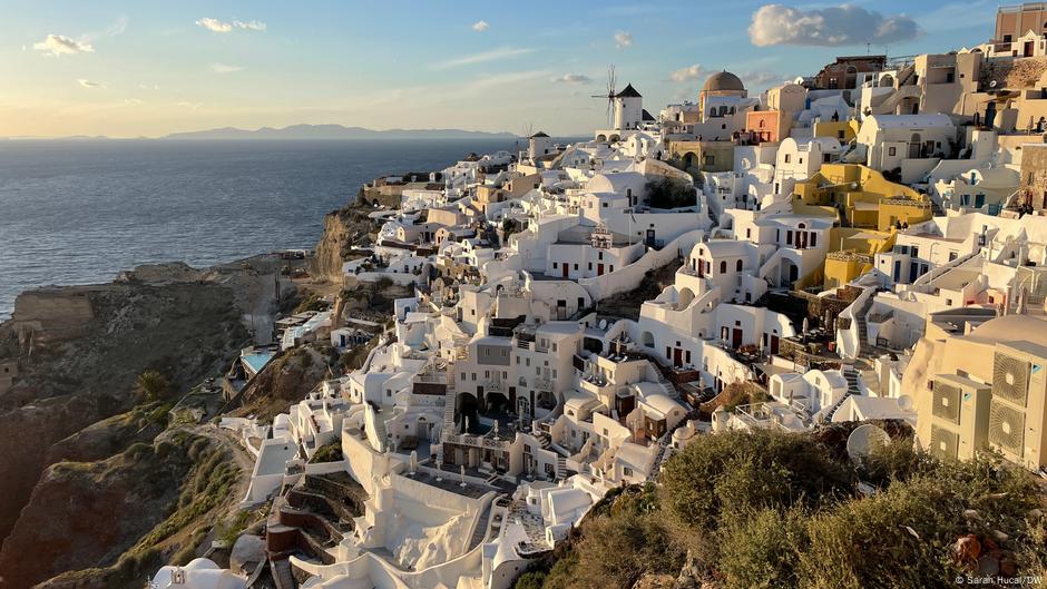 Santorini’de art arda depremler