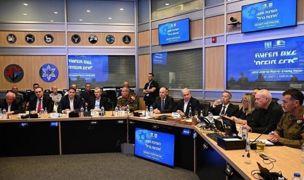 Savaş kabinesi üyesinden Netanyahu çıkışı: Çabaları baltalıyor
