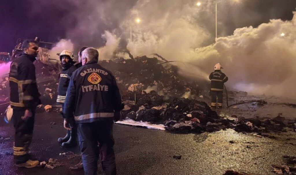 TAG Otoyolu’nda feci kaza… TIR ve otomobil yandı: 1 ölü, 19 yaralı