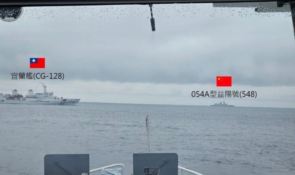 Tayvan Boğazı’nda tansiyon yükseldi: Gemiler karşı karşıya geldi!