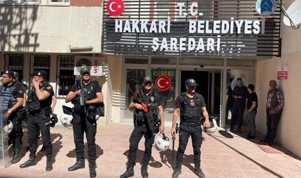 AKP’li vekilden dikkat çeken ‘kayyum’ iddiası: ’30 DEM Partili Belediye Başkanı hakkında…’