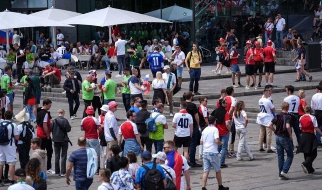 Almanya’da bir kişi polis kurşunuyla yaralandı
