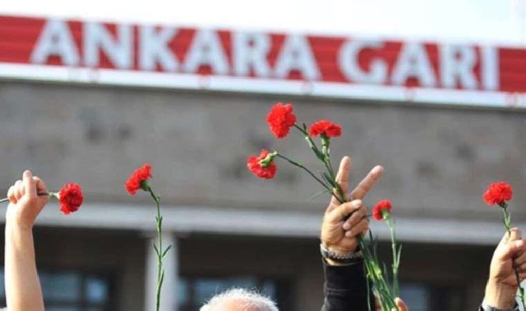 Ankara Gar Katliamı davası… Hayatını kaybedenlerin yakınlarından tek talep: ‘Sorumlu tüm kamu görevlileri yargılansın, gerçek adalet gelsin’