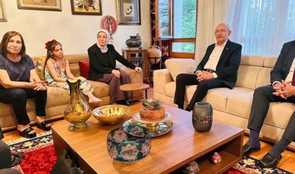 Ayşe Ateş’ten Kılıçdaroğlu’na ziyaret: Karnelerini gösterdiler