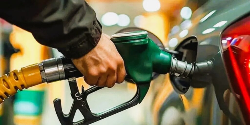 Benzine zam bugün pompaya yansıdı: Sırada motorin var