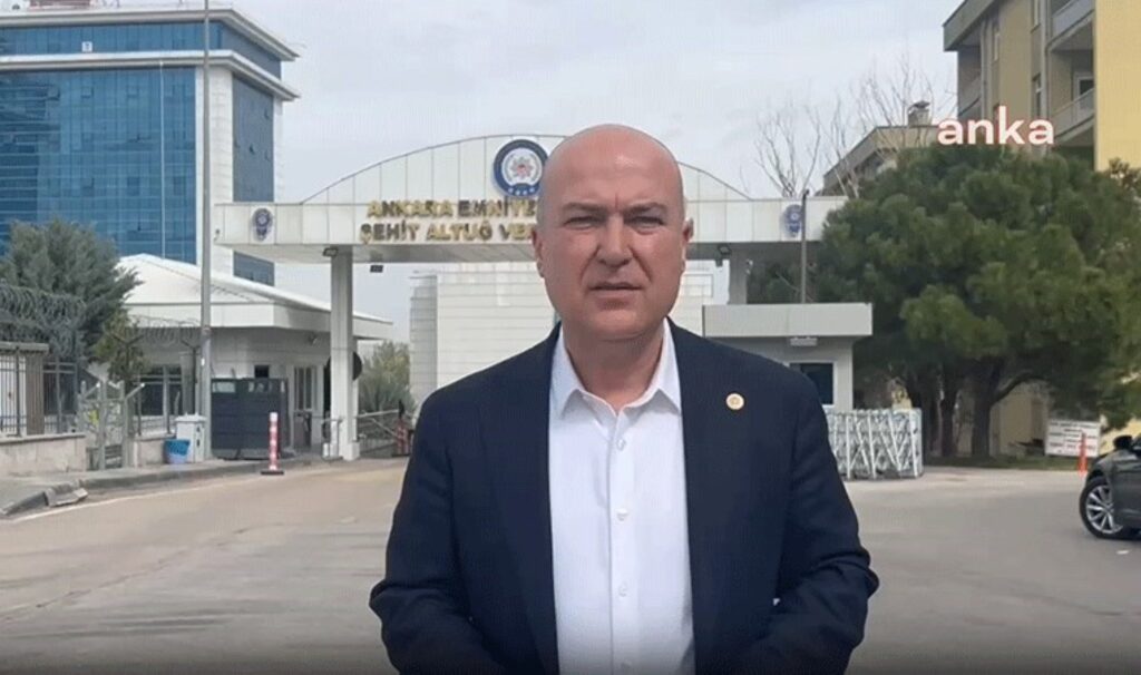 CHP’li Bakan gözaltına alınan öğrencilerle görüşmek için TEM’e gitti: ‘Çocuklarımızı yalnız bırakmıyoruz’