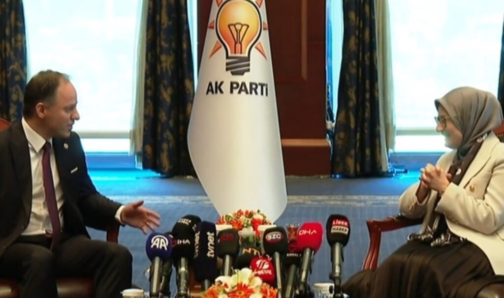 CHP’nin AKP’ye bayram ziyaretinde ‘asgari ücret’ çağrısı: ‘Umarız müjdeyi verirsiniz’